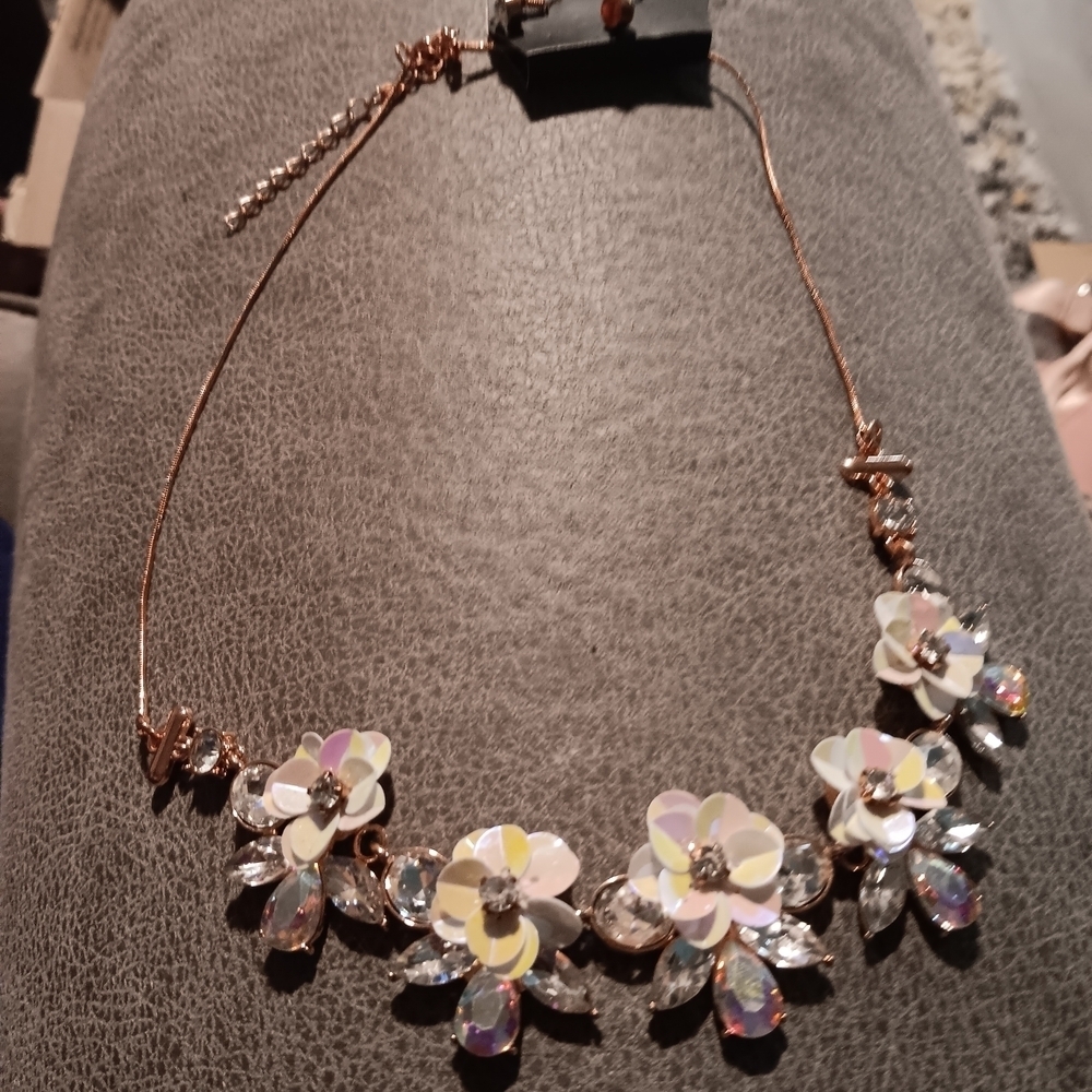 Paparazzi Gold and White Floral Necklace